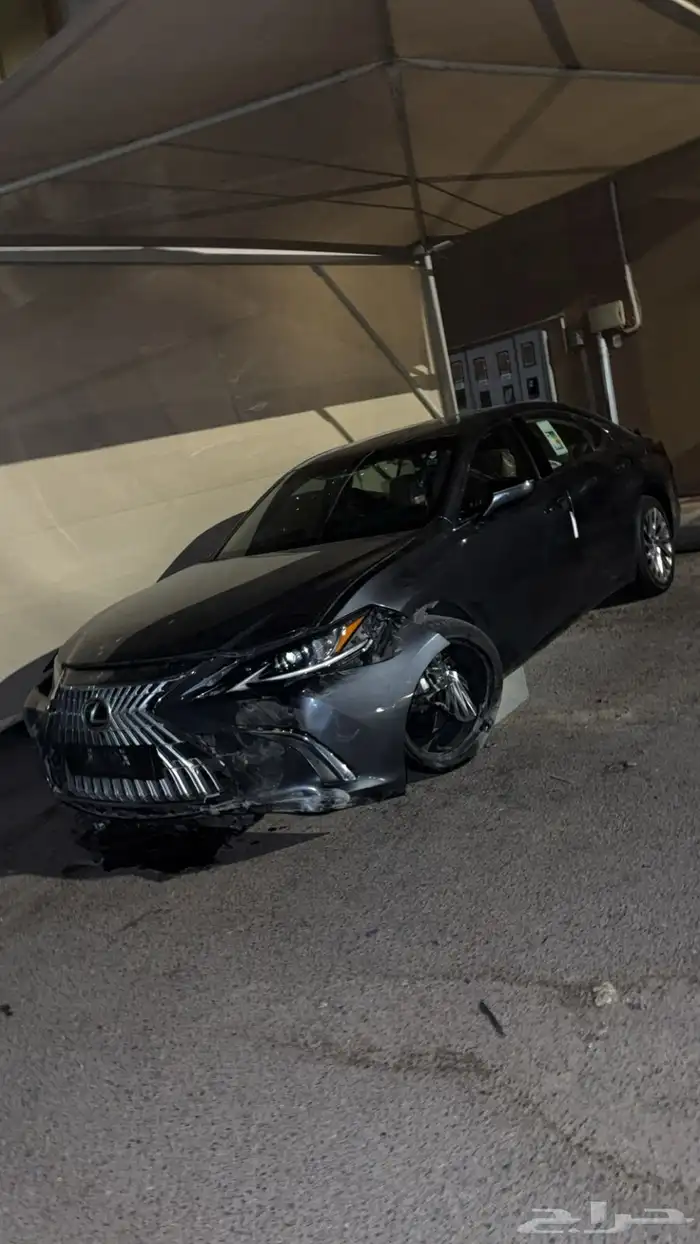 للبيع لكزس 2022 مصدومه 3