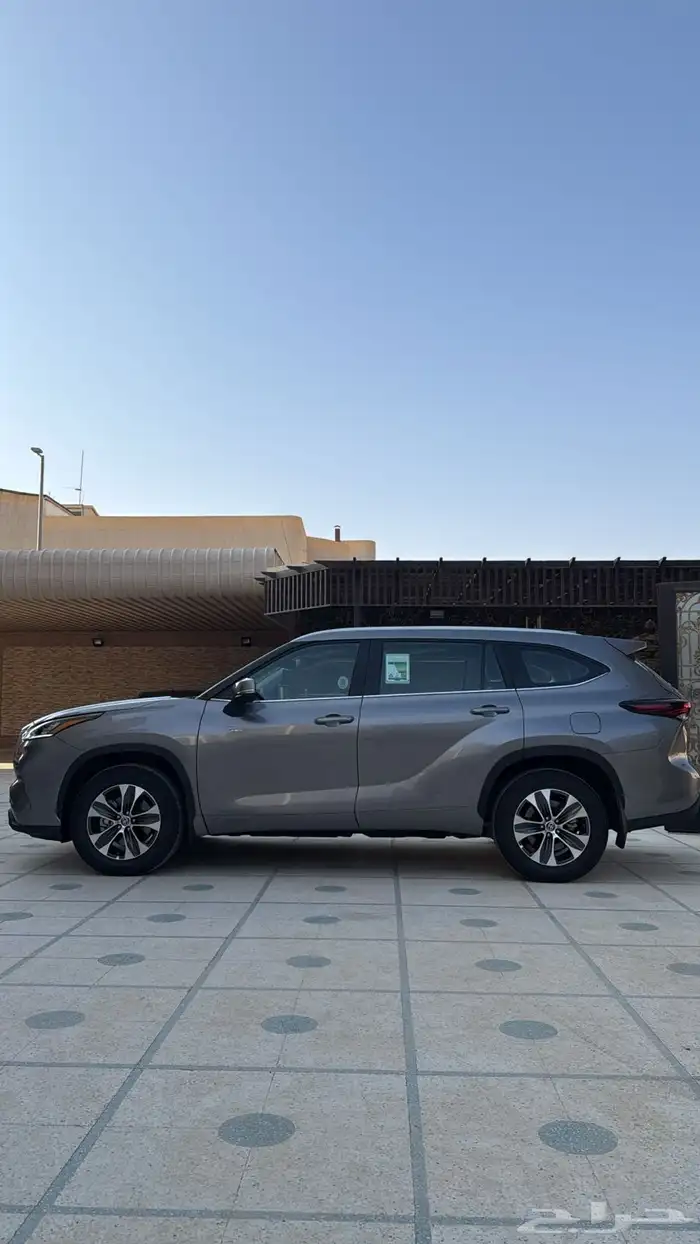 للبيع هايلندر 2025 جدا نظيف اخو الجديد GLE 3