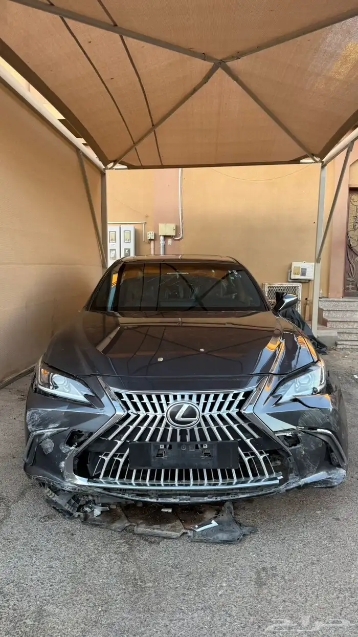 للبيع لكزس 2022 مصدومه 1