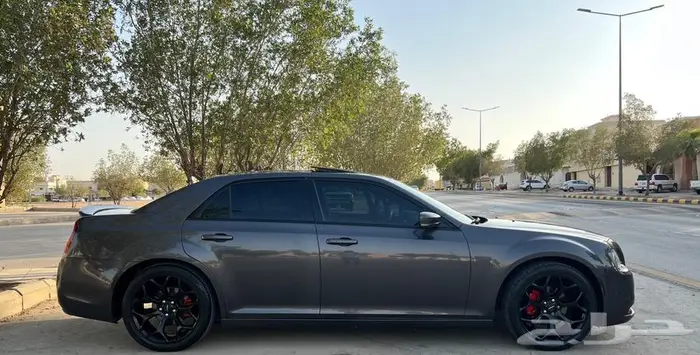 كرايسلر ممشى قليل بحالة ممتازة 22