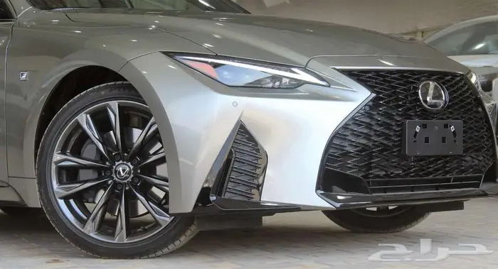 لكزس - is 350 - F Sport - فل كامل - خليجي - 2025 4