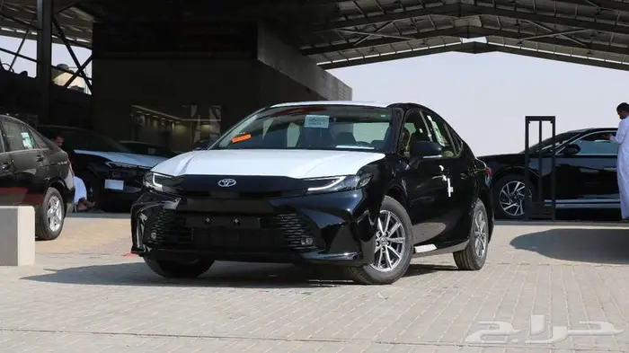 تويوتا كامري اي 2025 استاندر اسود عرض خاص 1