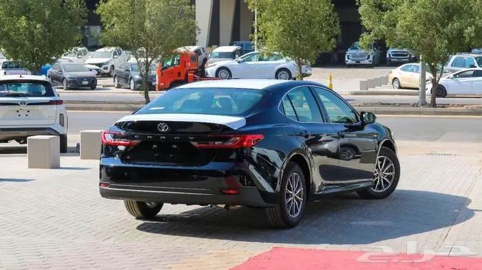 تويوتا كامري اي 2025 استاندر اسود عرض خاص 10