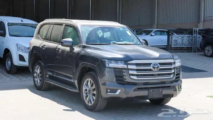 لاندكروزر GXR L4 موديل 2025 بنزين كاش واقساط باقل الاسعار 3