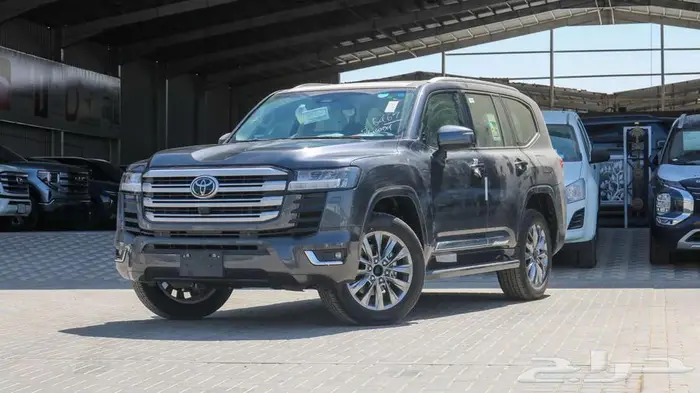 لاندكروزر GXR L4 موديل 2025 بنزين كاش واقساط باقل الاسعار 4