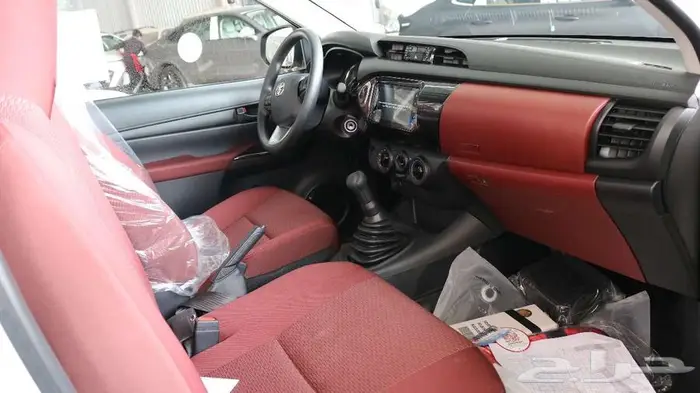 تويوتا هايلوكس GLX بنزين كاش وبالتقسيط 8