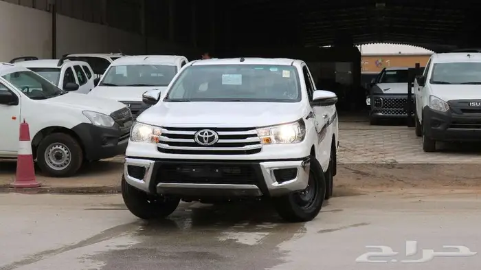 تويوتا هايلوكس GLX بنزين كاش وبالتقسيط 4