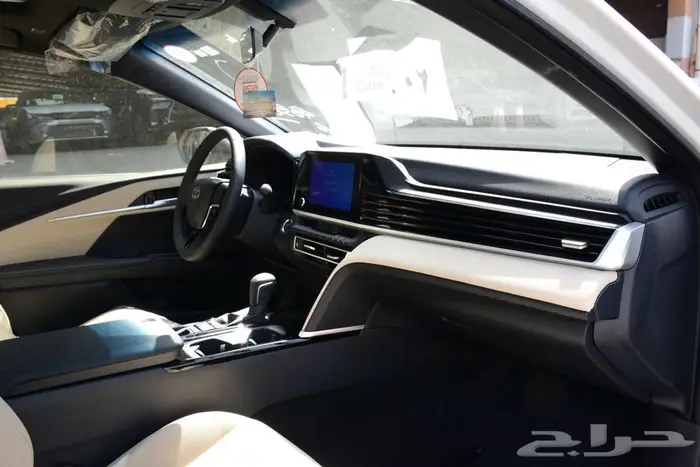 تويوتا كامرى 2025 LE هايبرد بانوراما بالنقد والتقسيط 8