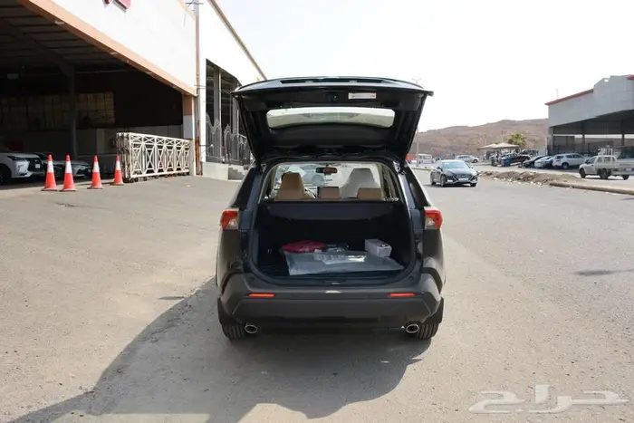 تويوتا راف فور 2025 XLE بنزين فتحة بالنقد والتقسيط 4