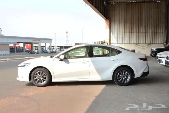 تويوتا كامري 2025 E ستاندر بنزين بالنقد او التقسيط 2