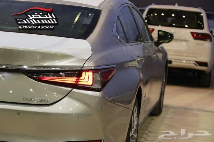 لكزس اي اس 250 2025 عرض خاص 5