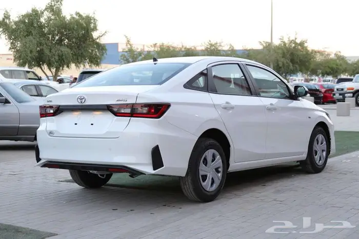 تويوتا يارس y استاندر 2026 11