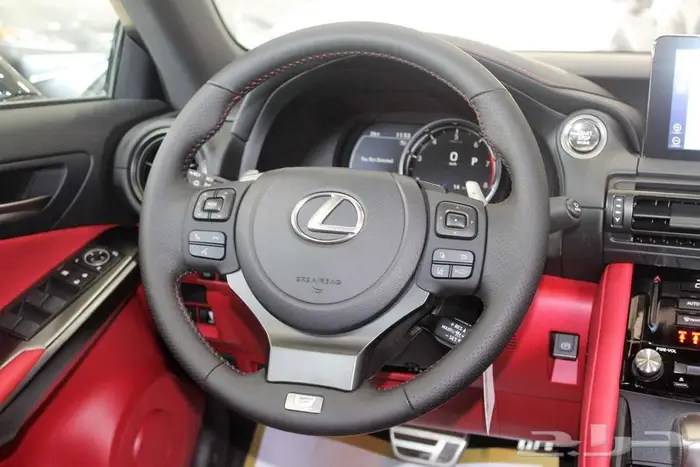 لكزس - is 350 - F Sport - فل كامل - خليجي - 2025 13