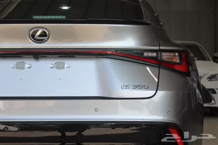 لكزس - is 350 - F Sport - فل كامل - خليجي - 2025 5
