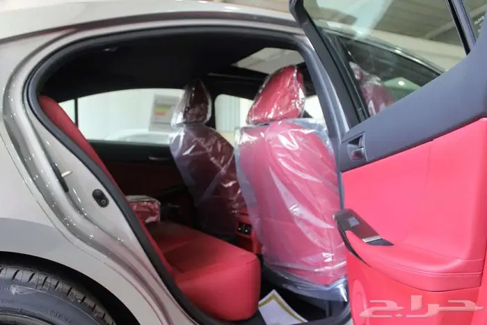 لكزس - is 350 - F Sport - فل كامل - خليجي - 2025 7