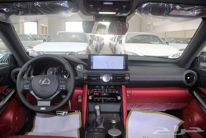 لكزس - is 350 - F Sport - فل كامل - خليجي - 2025 9