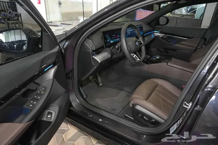 بي ام الفئة الخامسة 520 - BMW520I M KIT sport 2024 24