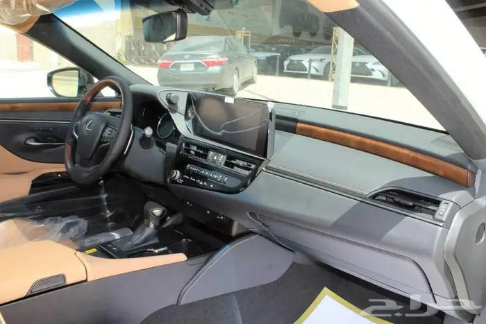 لكزس _ ES300 BH _ نص فل _ 2025_ عرووض _ 189900 شامل 11