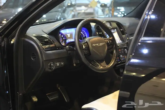 كرايزلر موديل 2020 S اسود 7