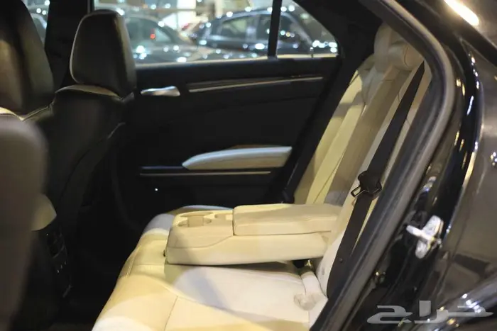 كرايزلر موديل 2020 S اسود 10