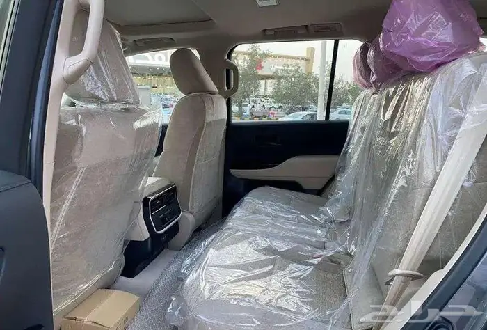 لاندكروزر GXR3 بنزين 2025 21