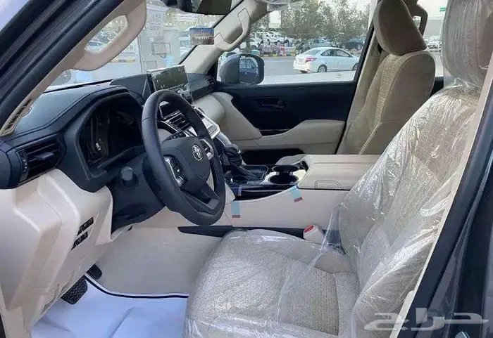 لاندكروزر GXR3 بنزين 2025 16