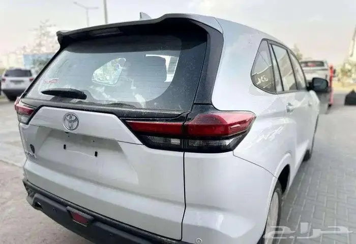 تويوتا انوفا GL 2.0 بنزين 2026 6