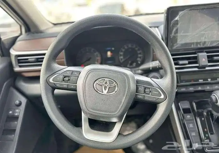 تويوتا انوفا GL 2.0 بنزين 2026 12