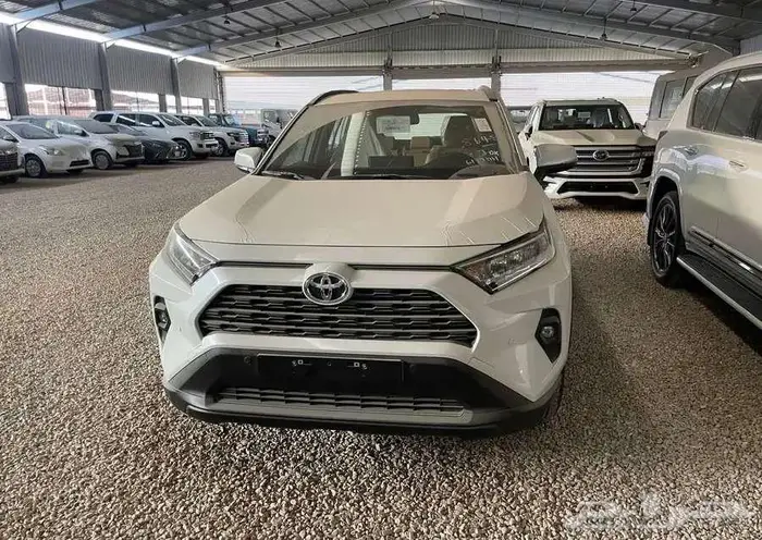 راف فور فتحه XLE هايبرد 2025 3