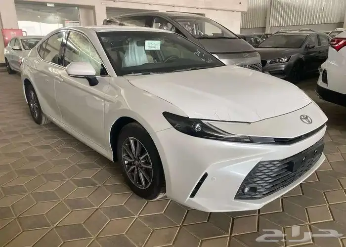 تويوتا كامري E بنزين 2025 2