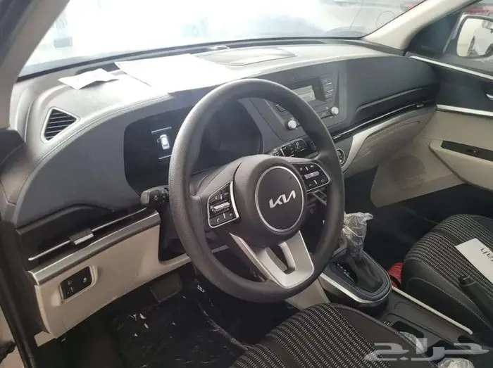 كيا كارينز استندر موديل 2025 5