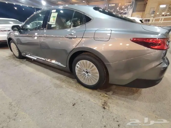 كامري LE بنزين موديل 2025 حبه فقط لون تيتانيوم 16