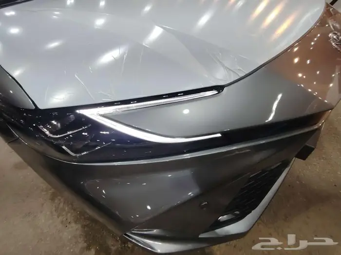 كامري LE بنزين موديل 2025 حبه فقط لون تيتانيوم 22