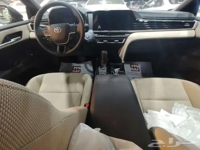 كامري LE بنزين موديل 2025 حبه فقط لون تيتانيوم 24