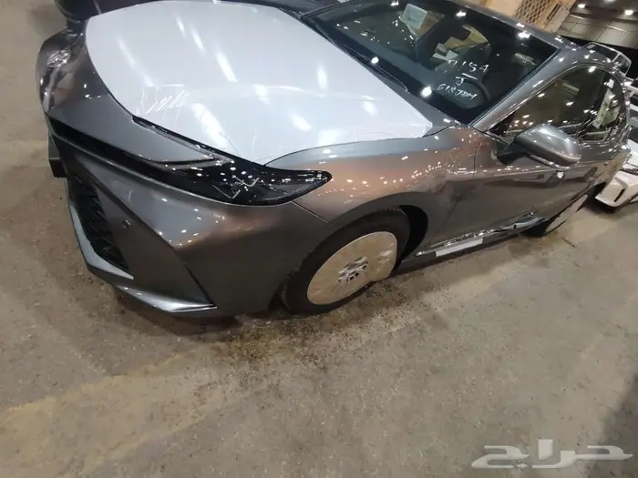 كامري LE بنزين موديل 2025 حبه فقط لون تيتانيوم 7