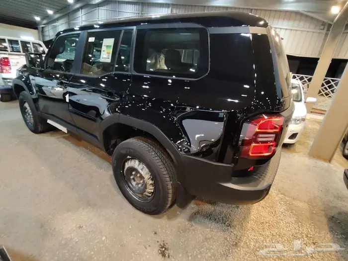 برادو TX موديل 2025 بنزين ستاندرد حبه فقط لون اسود 13