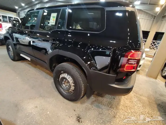 برادو TX موديل 2025 بنزين ستاندرد حبه فقط لون اسود 15