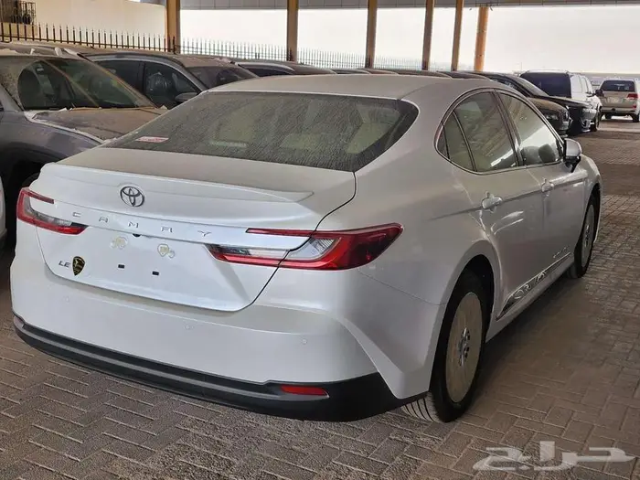 تويوتا كامري LE بنزين 2025 3