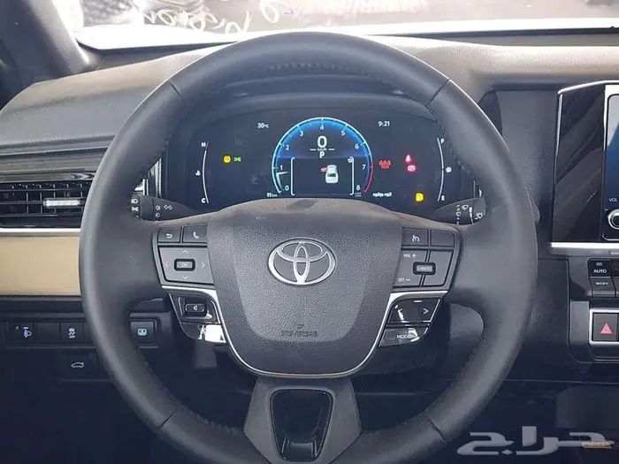 تويوتا كامري LE بنزين 2025 12