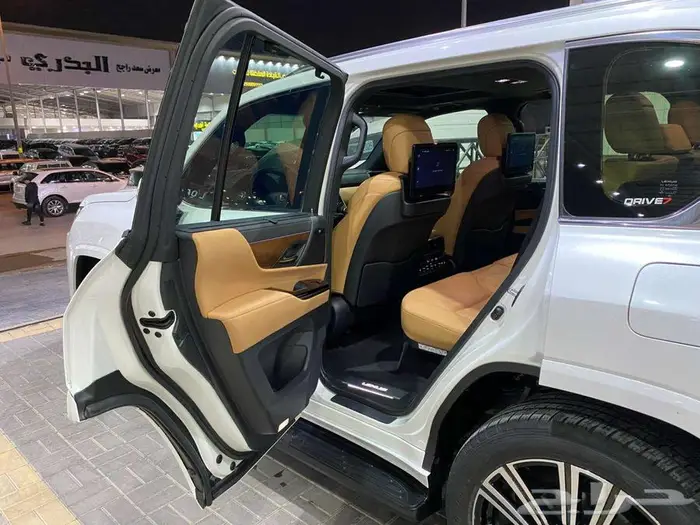 لكزس ال اكس 600 BB 2023 ابيض ماشيه 21000كم 7