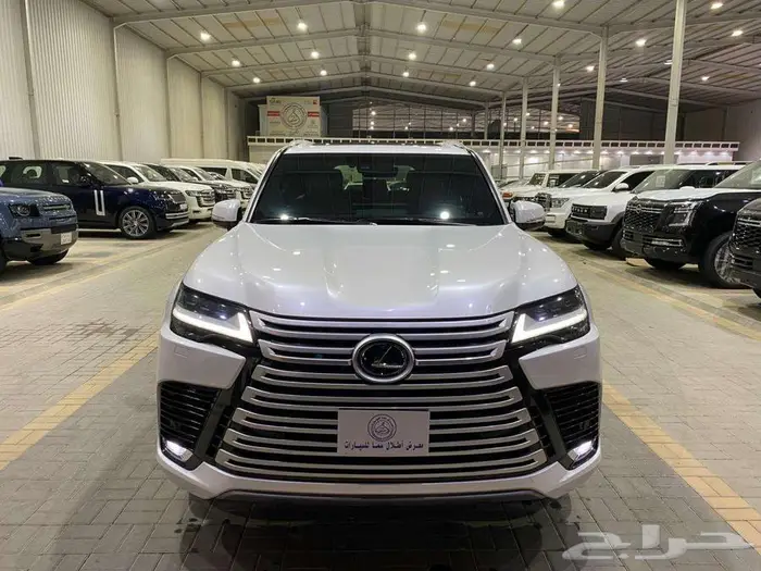 لكزس ال اكس 600 BB 2023 ابيض ماشيه 21000كم 0