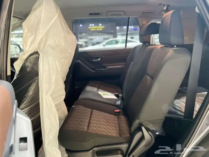 تويوتا انوفا بنزين موديل 2025 5