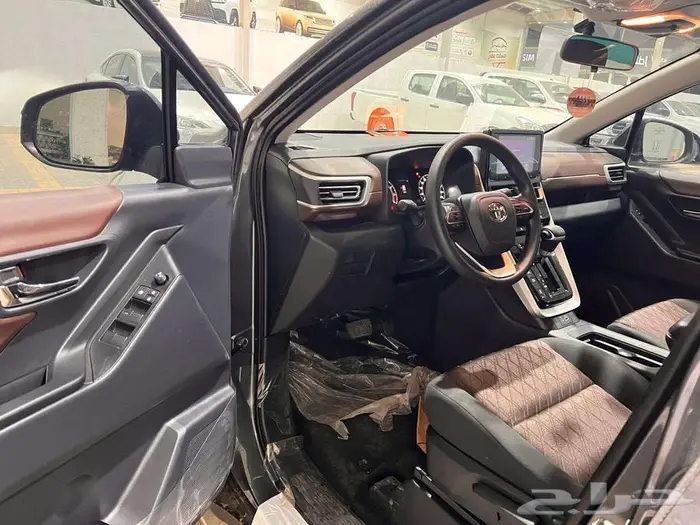 تويوتا انوفا بنزين موديل 2025 15