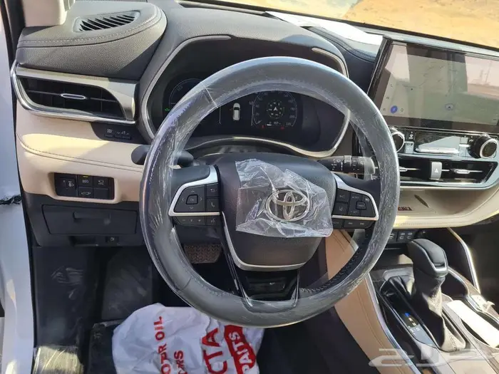 تويوتا هايلندر الفئه ليمتد الموديل 2025 3