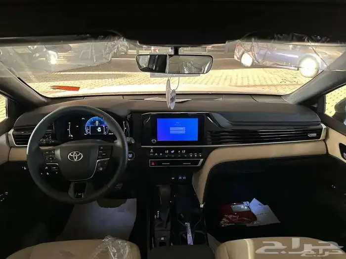 تويوتا كامري LE بنزين 2025 ابيض رمادي اسود 15