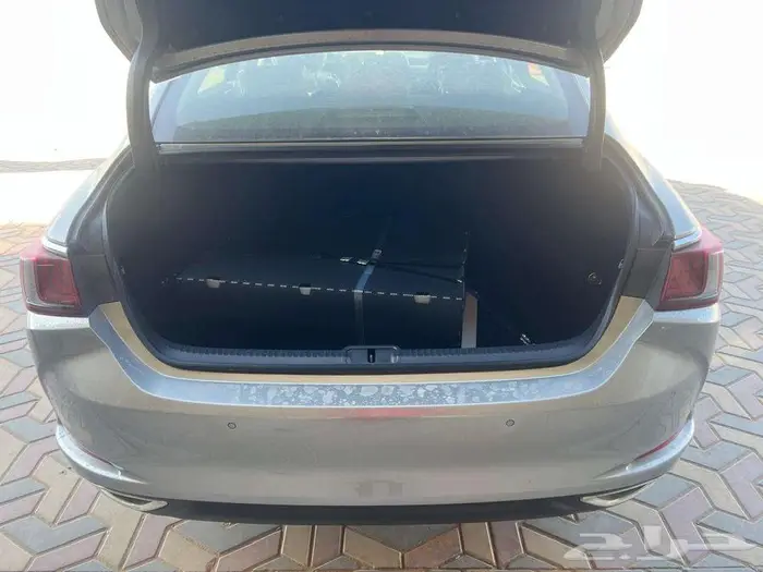 تتوفر فئات لكزس ES 2025 كاش وتقسيط جميع الالوان 6