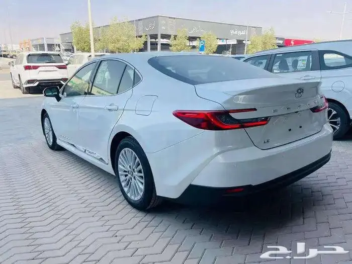 تويوتا كامري نص فل موديل 2025 كاش و اقساط 6