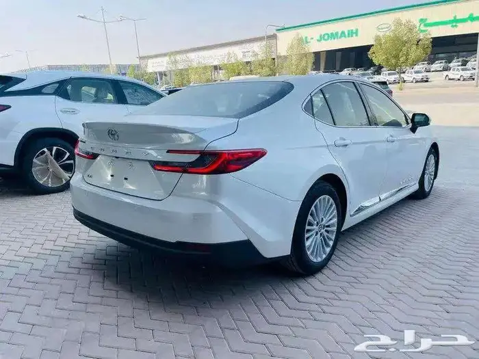 تويوتا كامري نص فل موديل 2025 كاش و اقساط 4