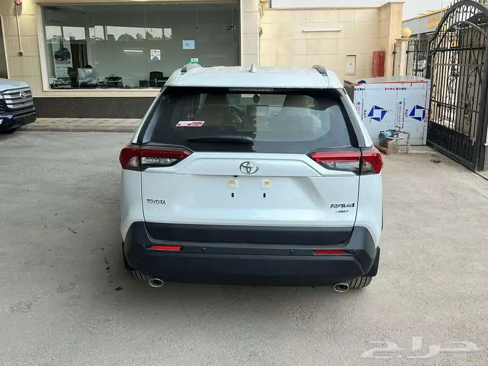 تويوتا راف فور XLE بنزين 2024 متاح اقساط و كاش 4