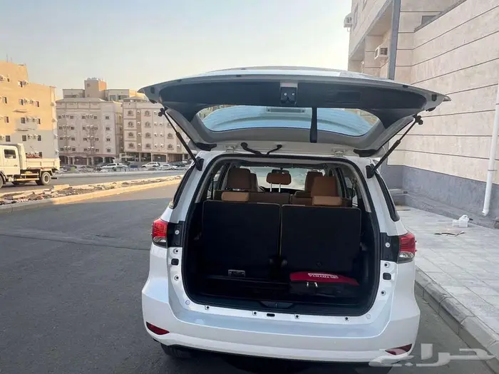 تويوتا فورشنر 2023 VX - سلندر 6 ماشي 25 الف فقط 15